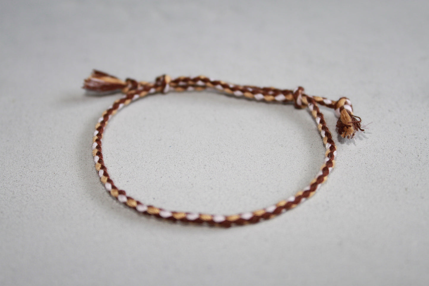 Pranayama Baumwolle Armband (Braun/Gold/Weiß)