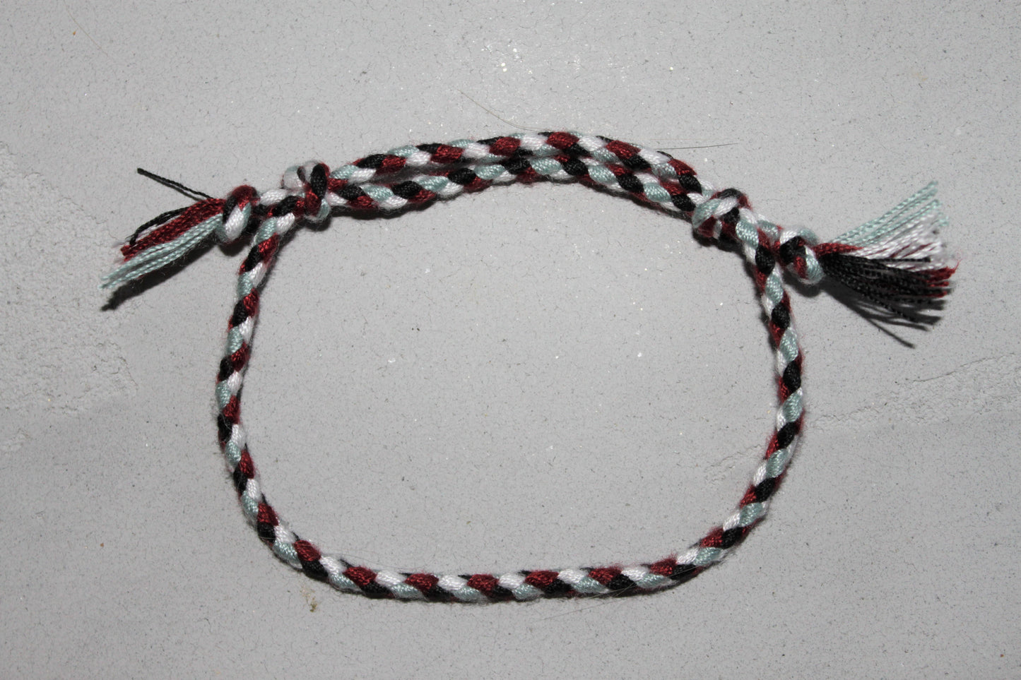 Pranayama Baumwolle Armband (Rot/Weiß/Schwarz/Hellblau)