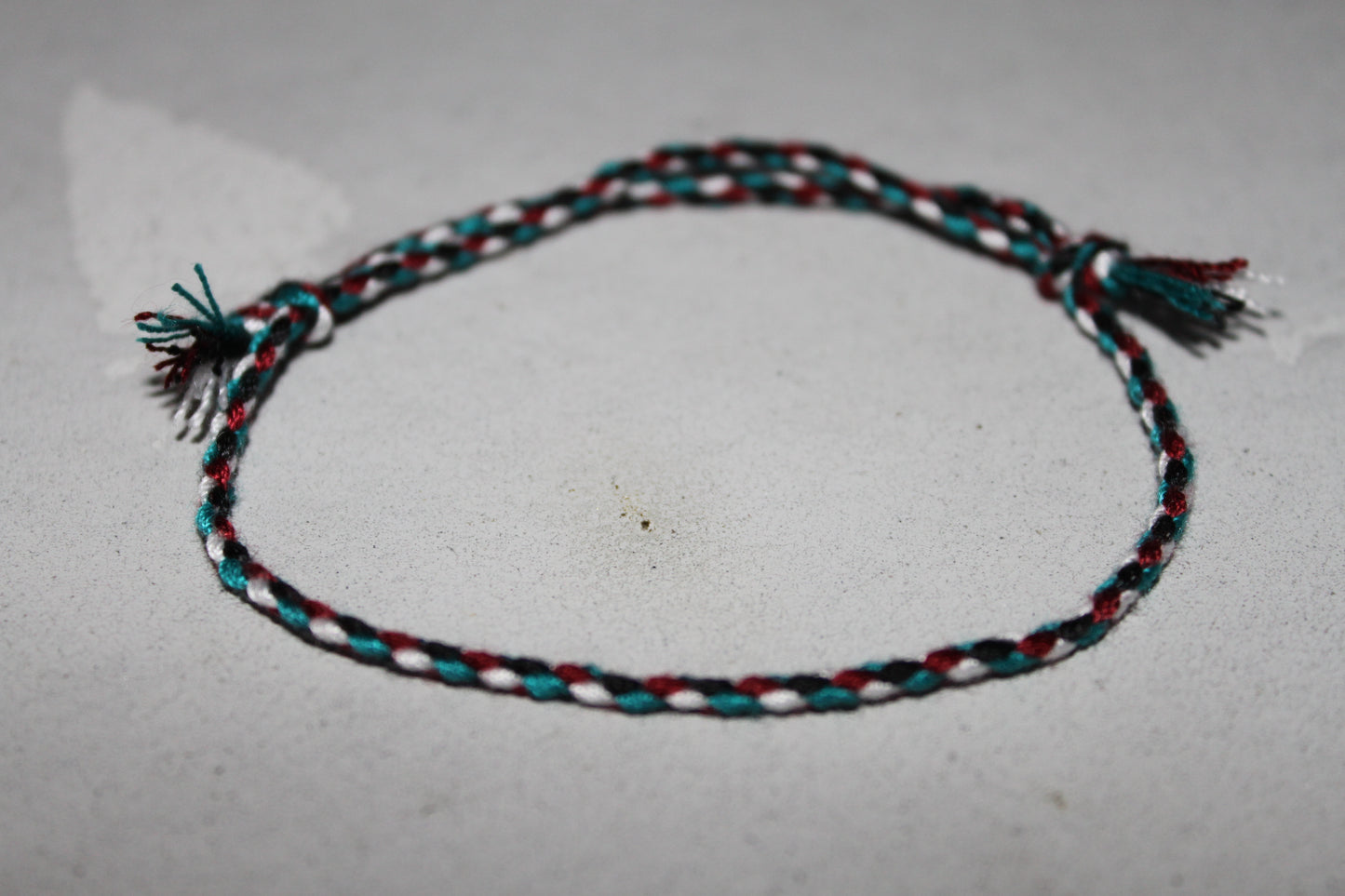 Pranayama Baumwolle Armband (Rot/Weiß/Schwarz/Blau)